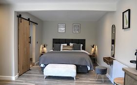 Luxury Suite - Samson In Beverley With Patio And Private Parking